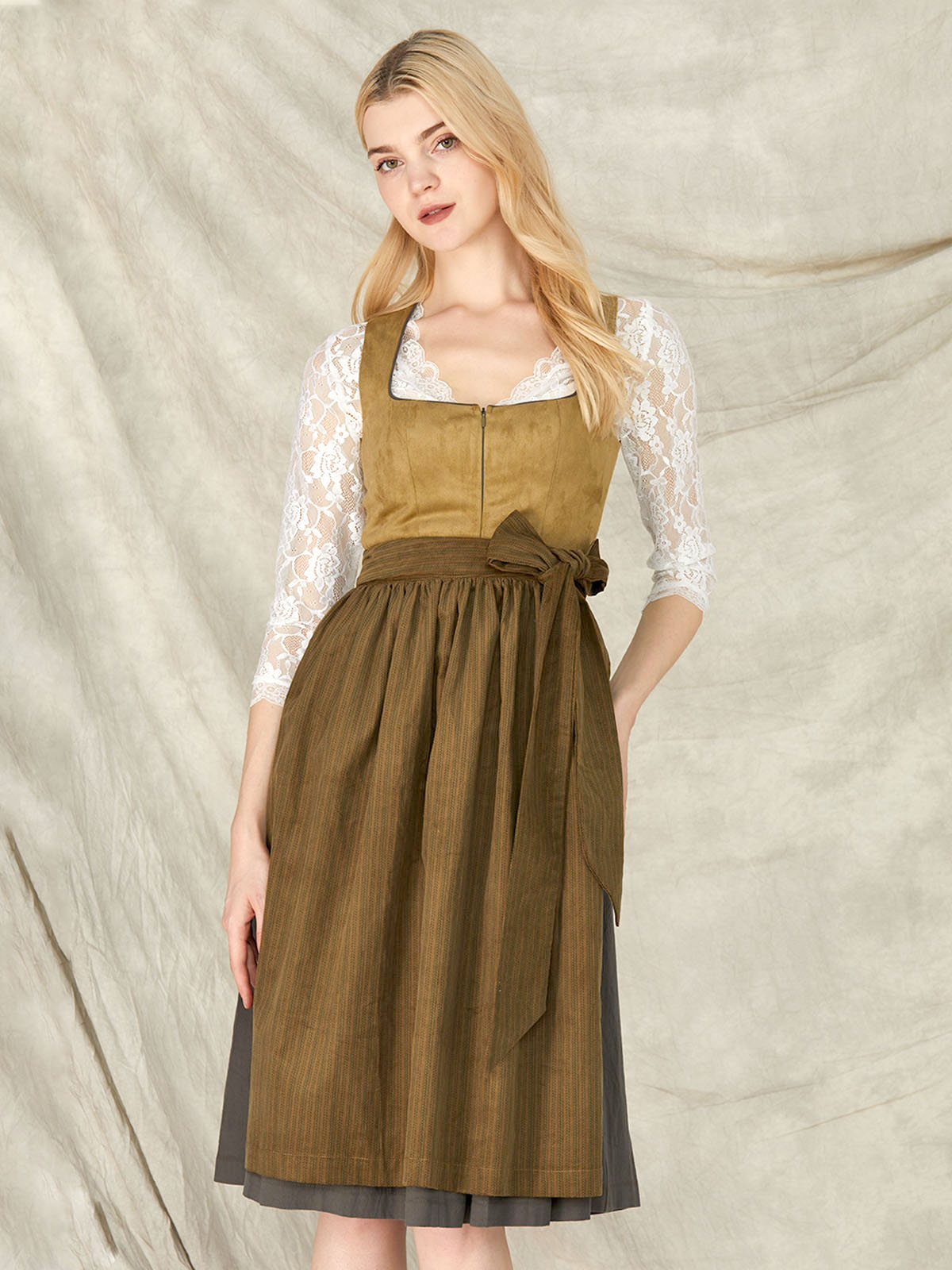 Samt-Dirndl in Grün