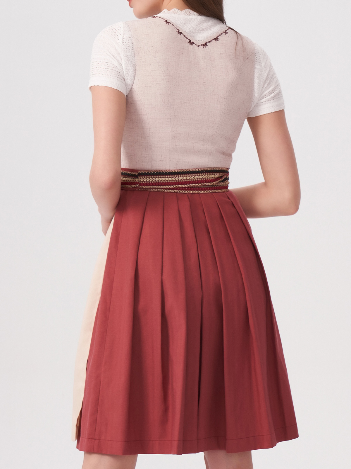Dirndl in Rosa mit modernem Schnitt