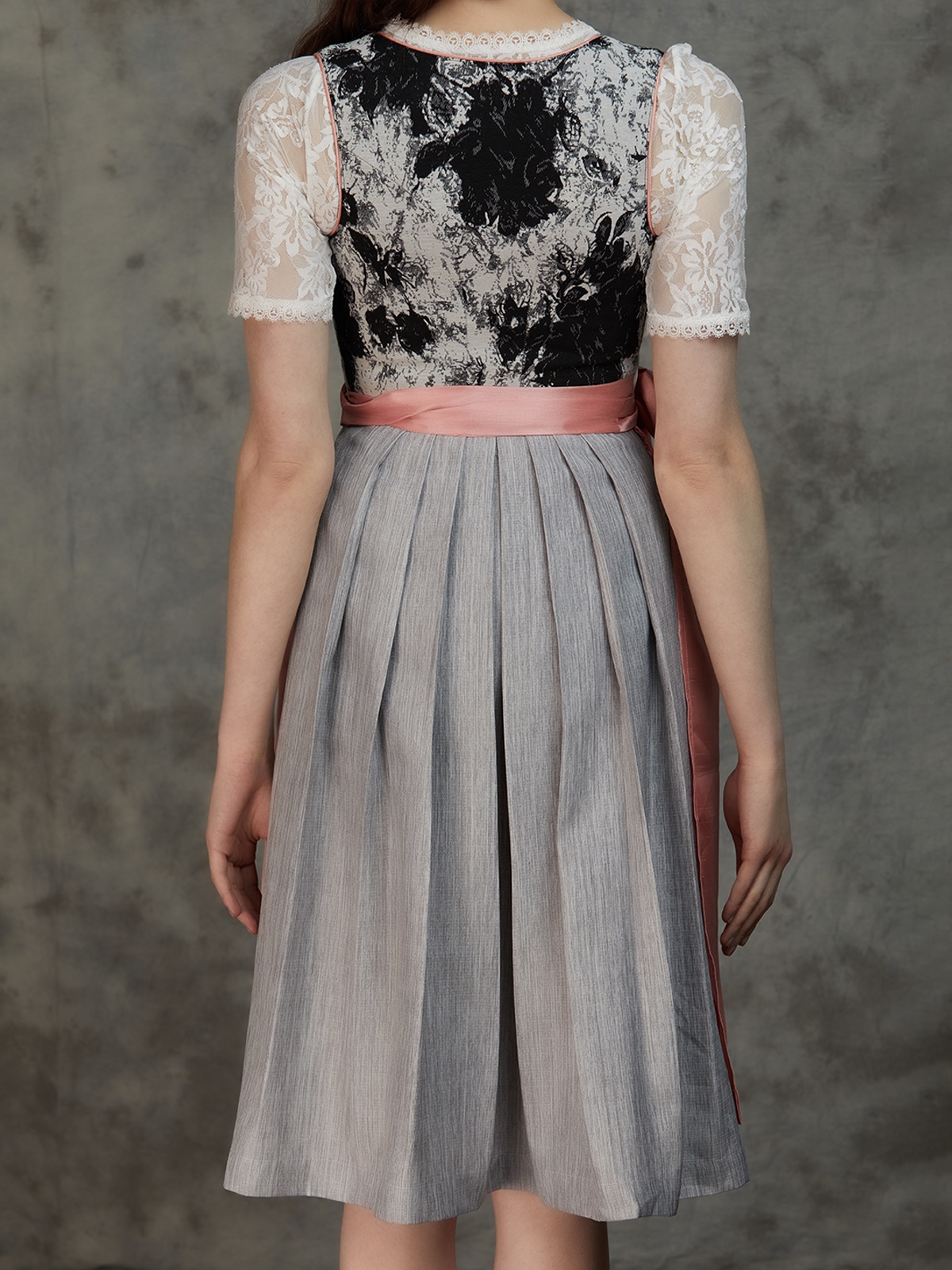 Elegantes schwarzes Dirndl mit Mieder