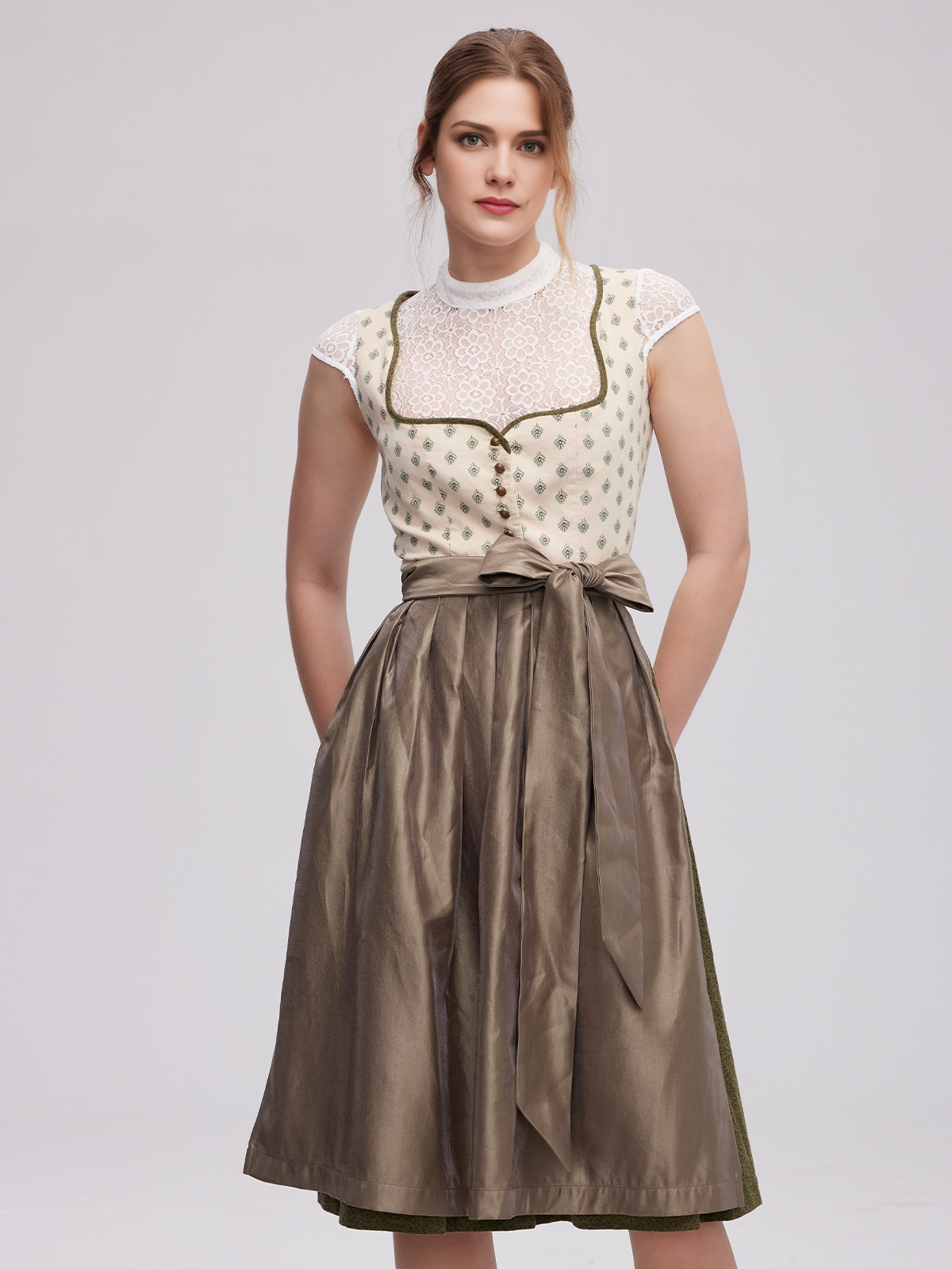 Dirndl Tannengrün in eleganter Ausführung