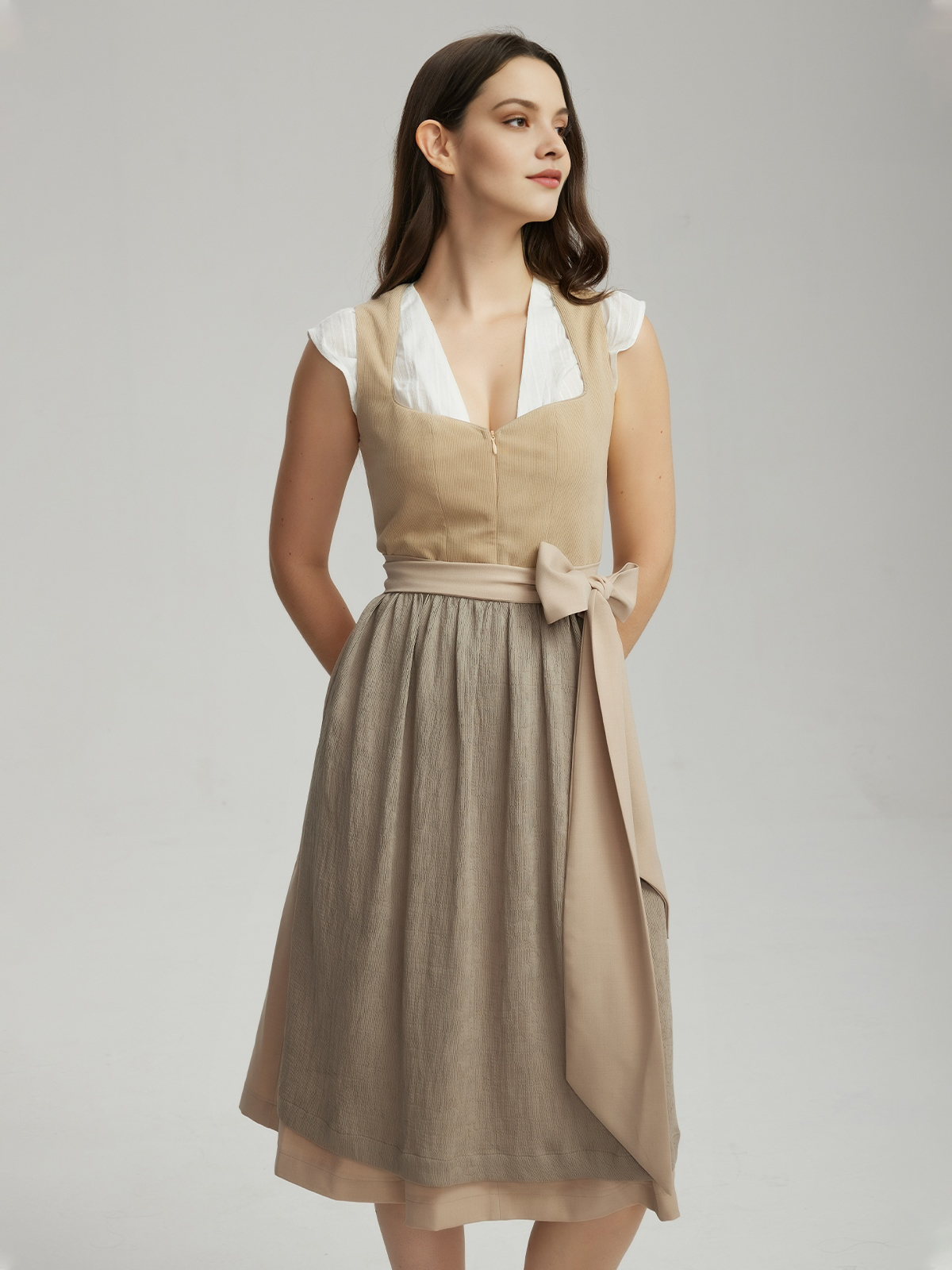Ein klassisches Dirndl in Braun – perfekt für festliche Anlässe